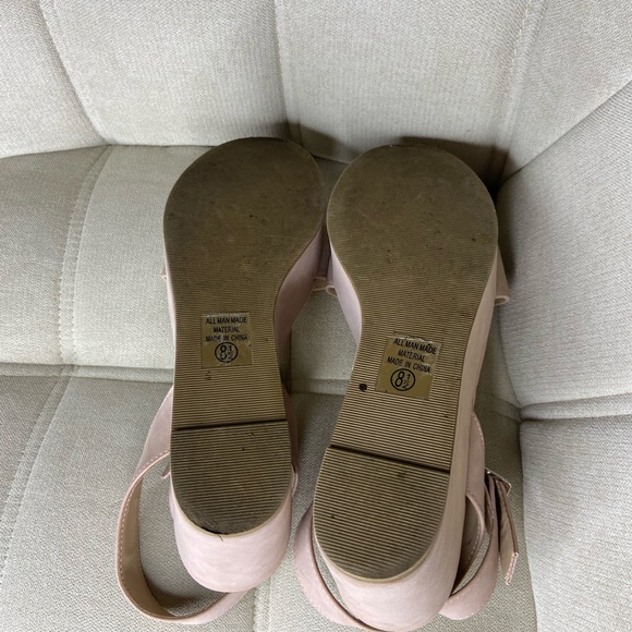 Tan color SODA brand sandals size 8 1/2 - Picture 2 of 4